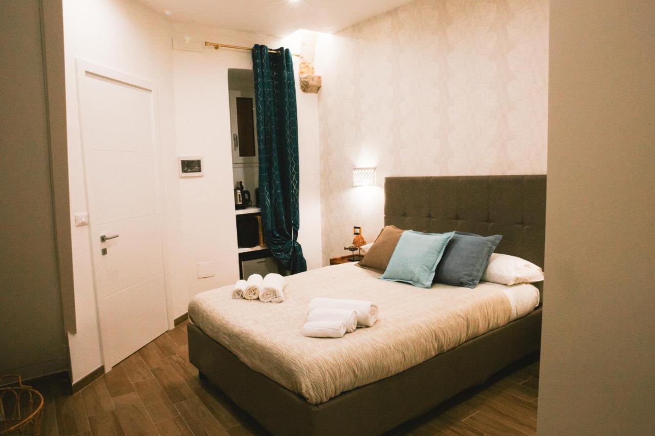 Dimora Petra -Suites- Bari Exteriör bild